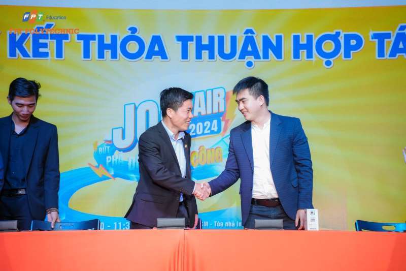 lễ kí kết giữa fpt polytechnic và tesol simple