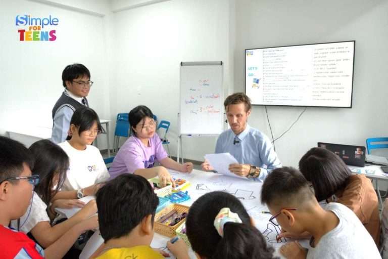 học viên tham gia lộ trình học tiếng Anh tại Simple (12)