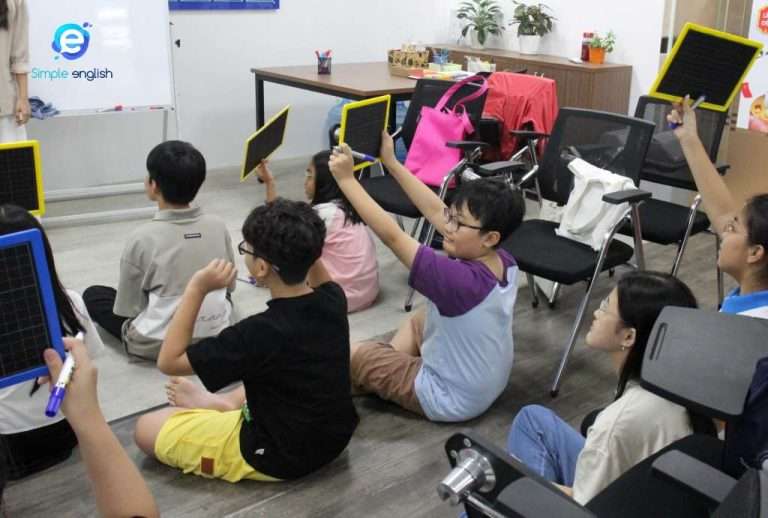 học viên tham gia lộ trình học tiếng Anh tại Simple (15)