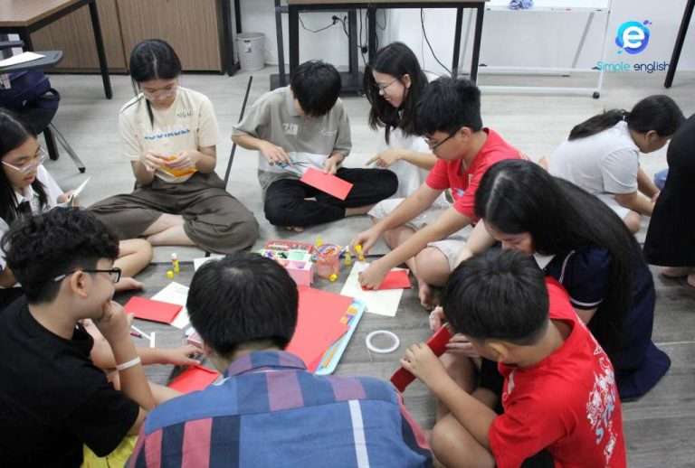 học viên tham gia lộ trình học tiếng Anh tại Simple (16)