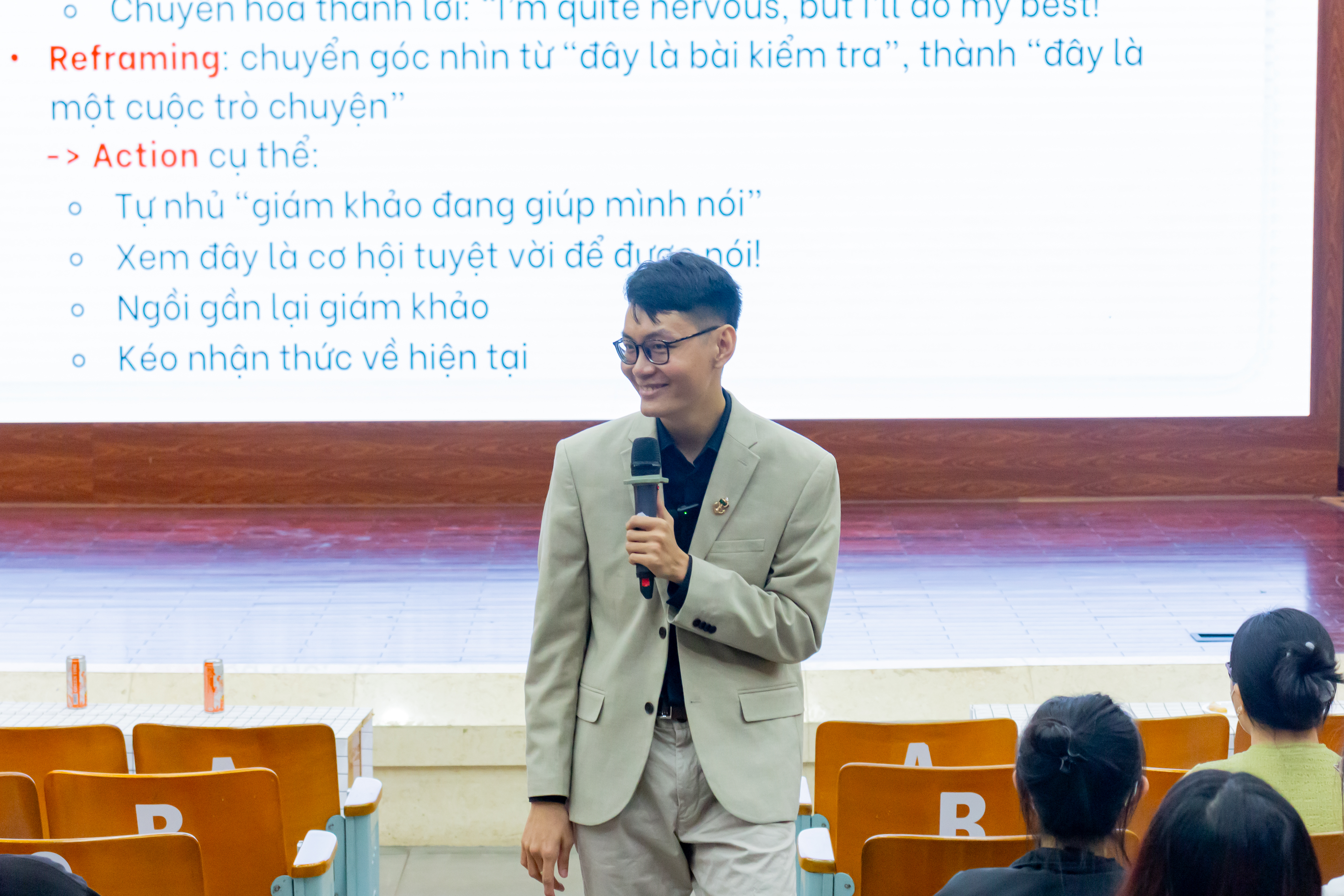 Một người đang xác định mục tiêu IELTS của mình