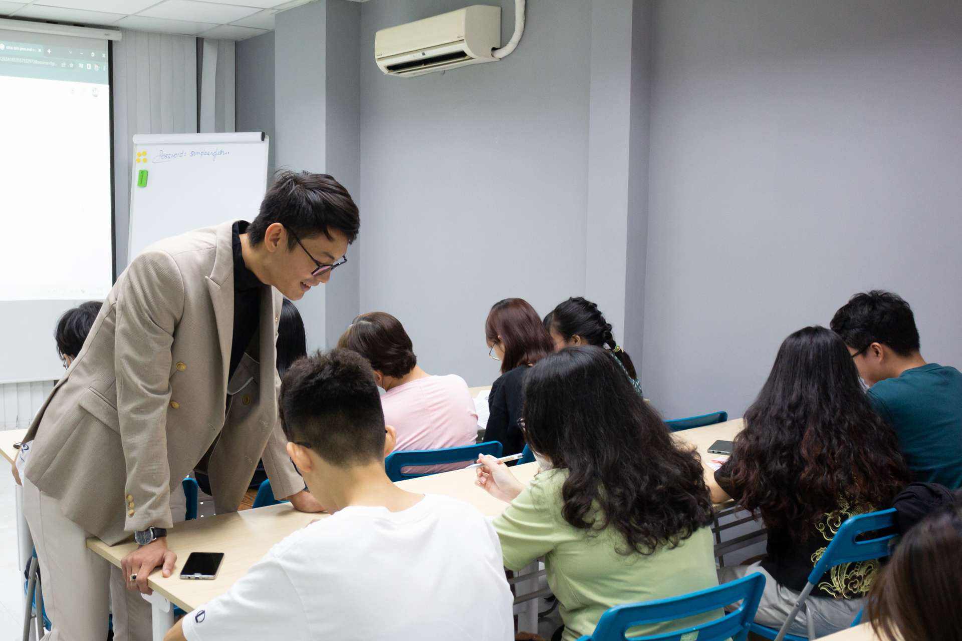 Luyện đề Cambridge Reading và Listening tại IPU
