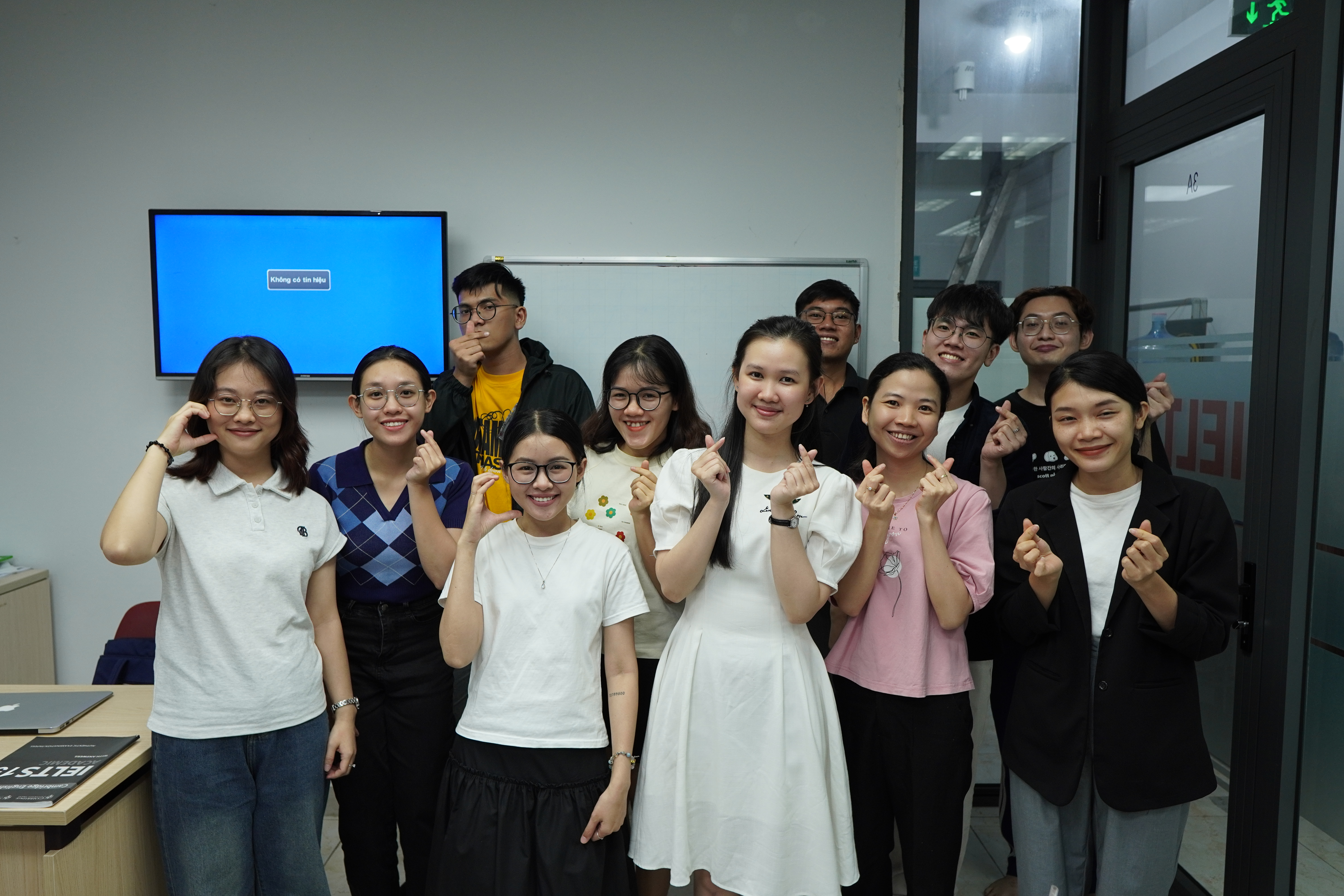 Sổ tay ghi chép lỗi sai và từ vựng mới khi luyện nghe IELTS