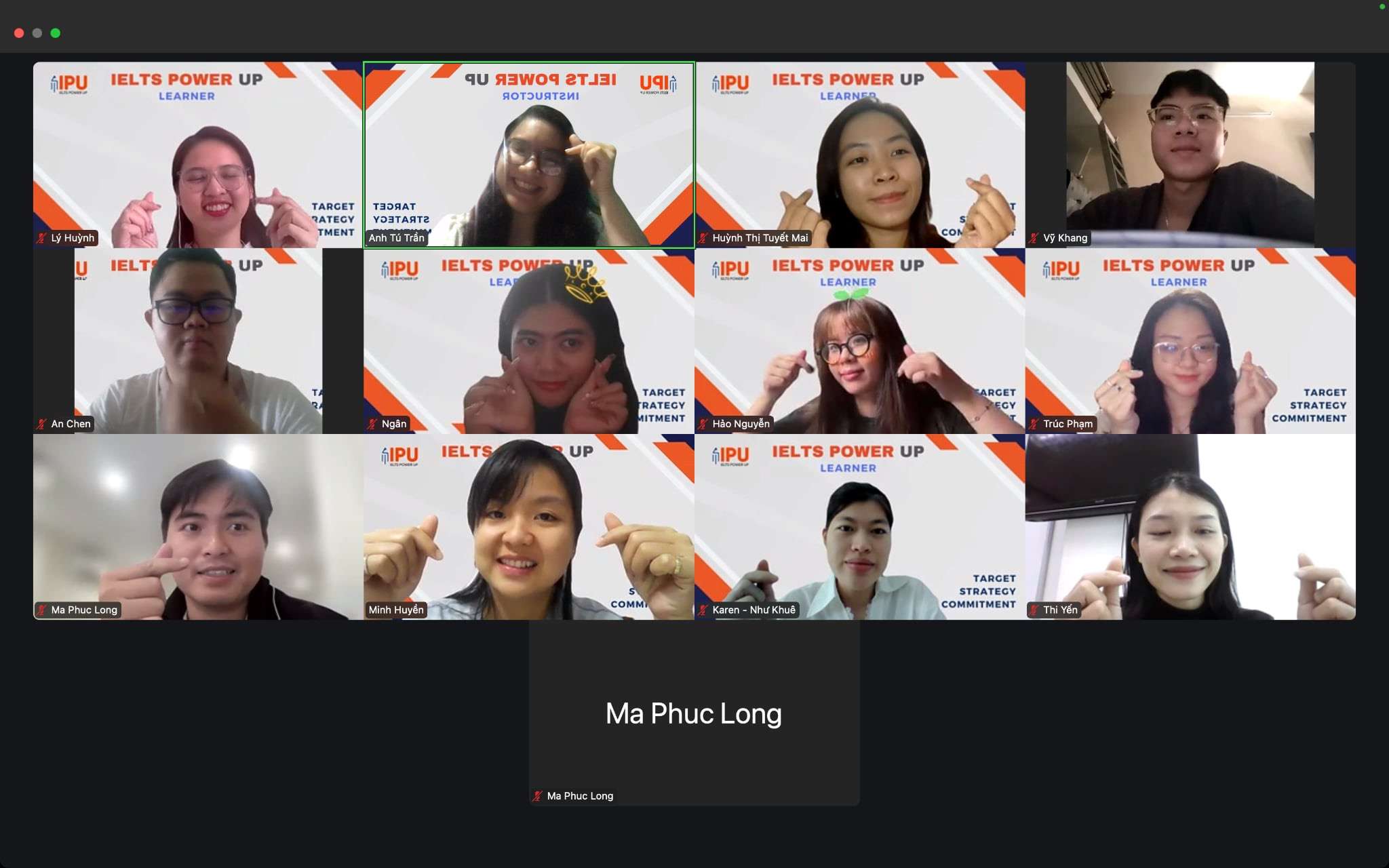 Học viên đang luyện tập IELTS Speaking Part 2