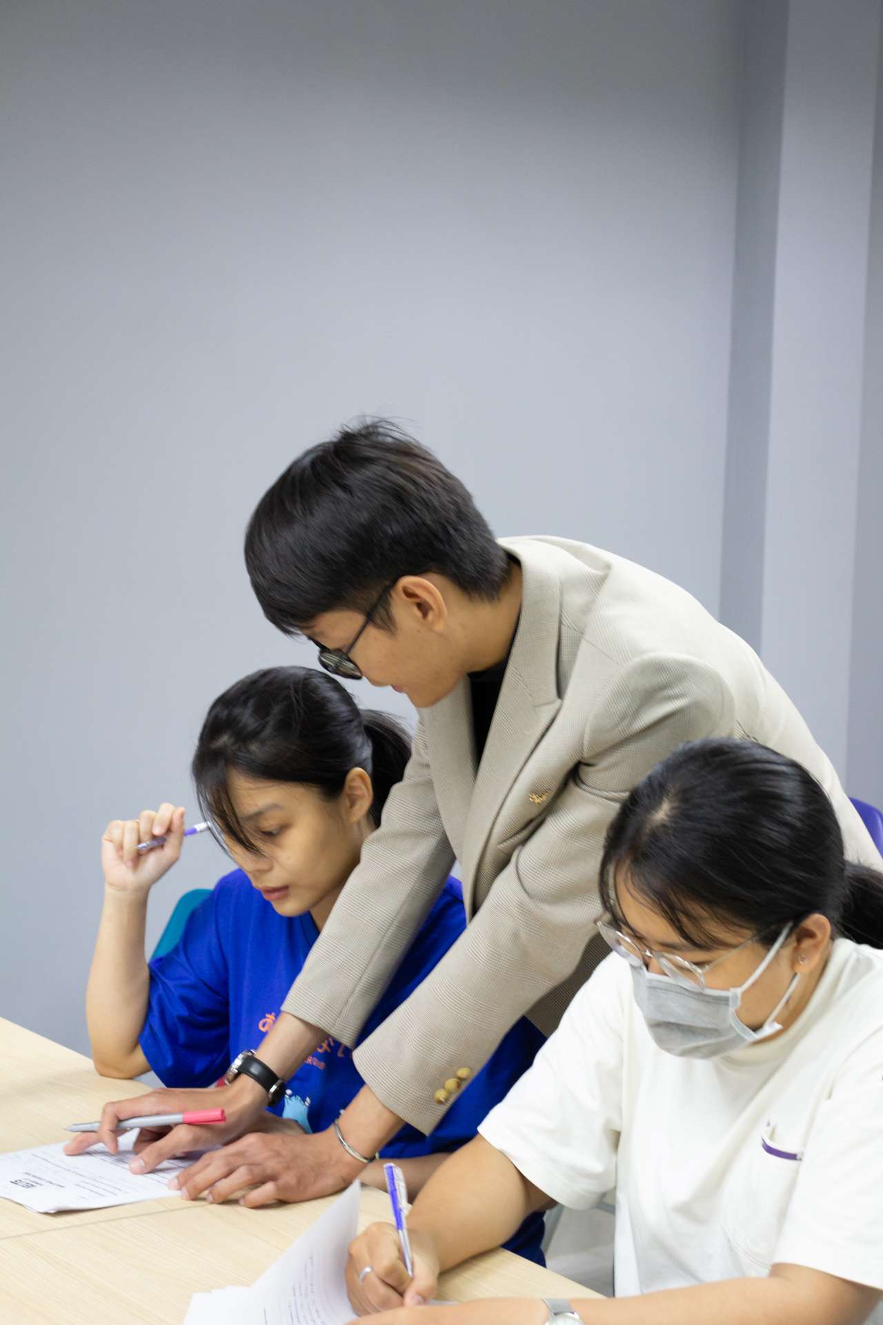 Tích trữ quá nhiều tài liệu luyện đề IELTS không mang lại hiệu quả